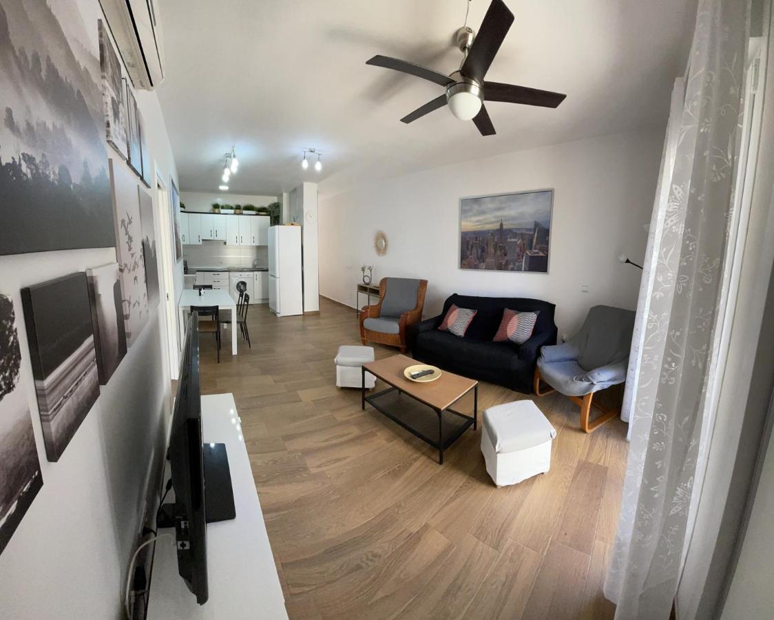 Triana Apartment ตอร์เรโมลิโนส ภายนอก รูปภาพ