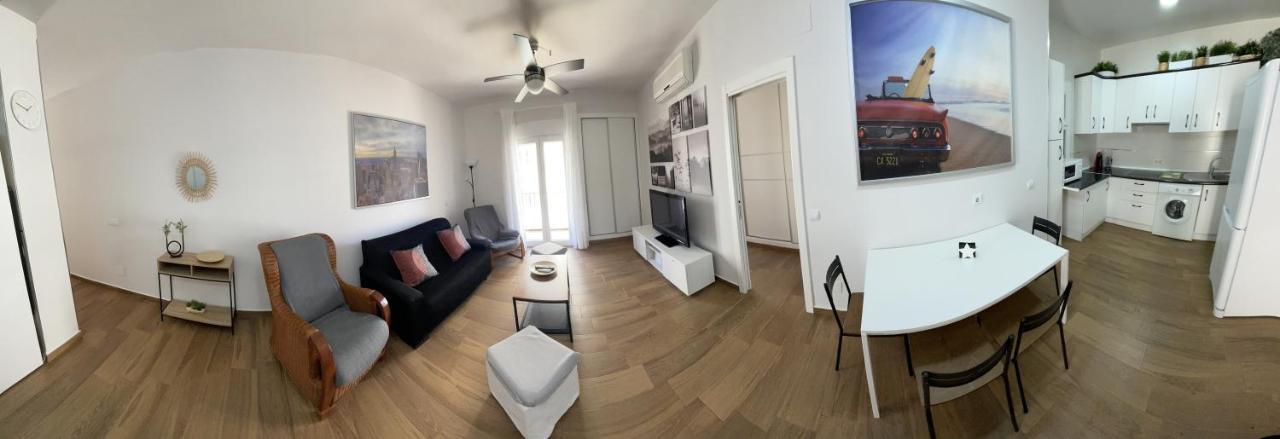 Triana Apartment ตอร์เรโมลิโนส ภายนอก รูปภาพ