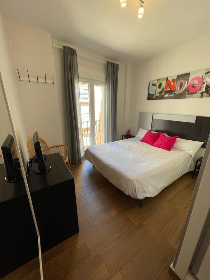 Triana Apartment ตอร์เรโมลิโนส ภายนอก รูปภาพ
