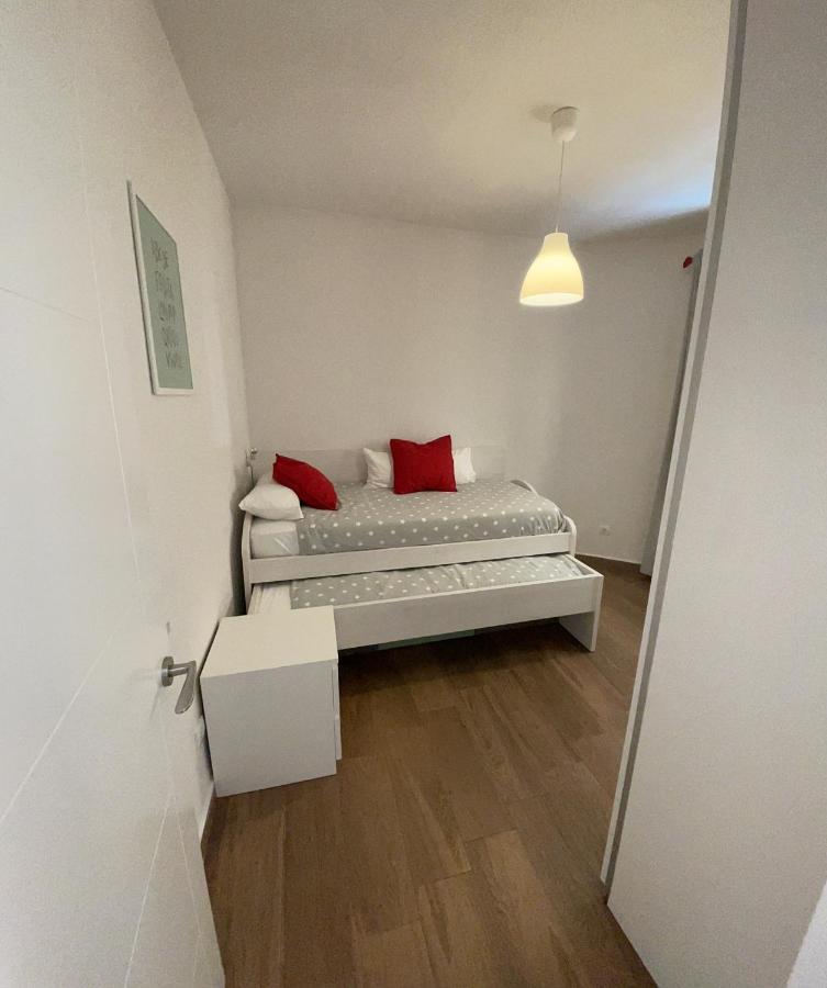 Triana Apartment ตอร์เรโมลิโนส ภายนอก รูปภาพ