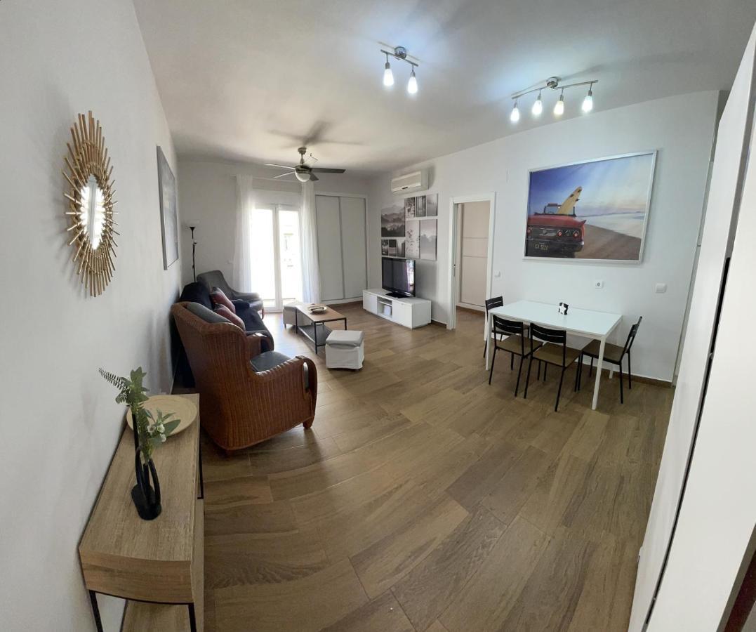 Triana Apartment ตอร์เรโมลิโนส ภายนอก รูปภาพ